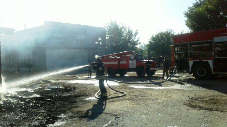 Пожежу на складі в Золотоноші ліквідували рятувальники (Фото, Відео)