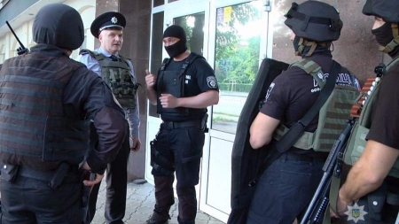Начальник поліції Черкащини запропонував себе в обмін на заручників бандита: деталі гучного вбивства у Черкасах