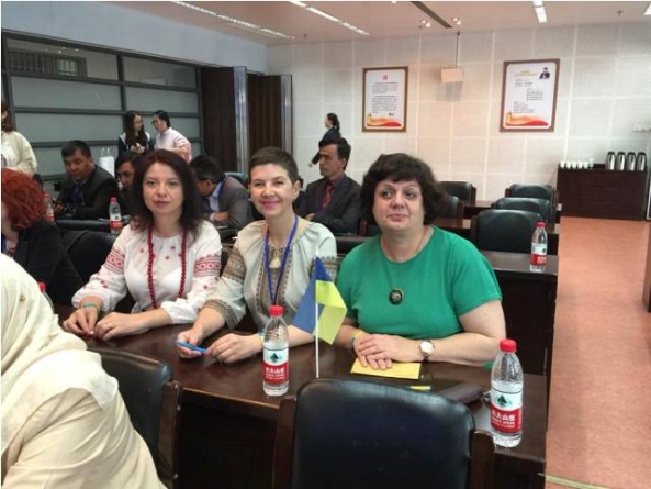 Методистка з Черкас взяла участь в освітньому семінарі в Китаї