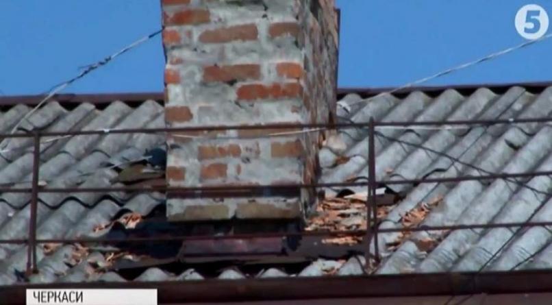 Жителі черкаської багатоповерхівки можуть залишитися без даху над головою (Фото)
