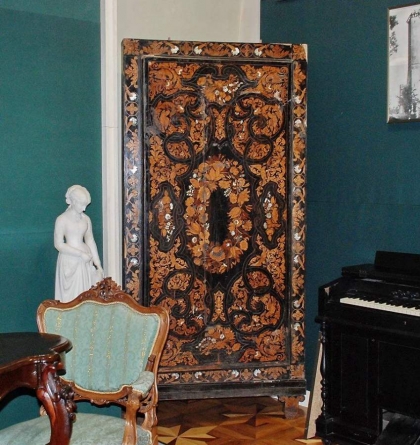 Унікальну шафу віком в 300 років виставили в Черкаському краєзнавчому музеї