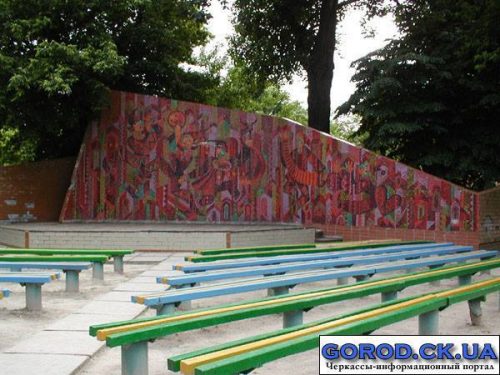 Унікальну мозаїку демонтували в дитячому парку в Черкасах