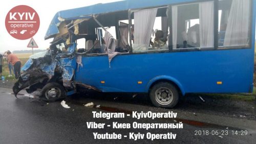 Мікроавтобус із Черкащини потрапив у жахливу ДТП на Київщині (Фото)