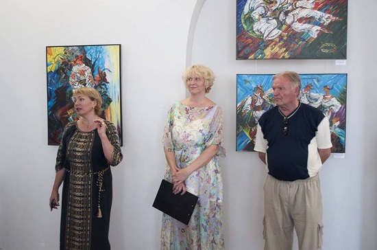 У художньому музеї презентували «Україну у променях західного сонця»
