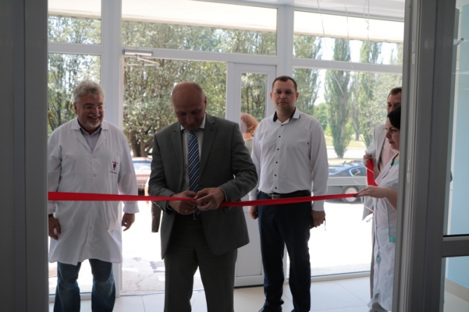 Відремонтований вестибюль в п’ятій поліклініці відкрили до Дня медичного працівника (ФОТО)