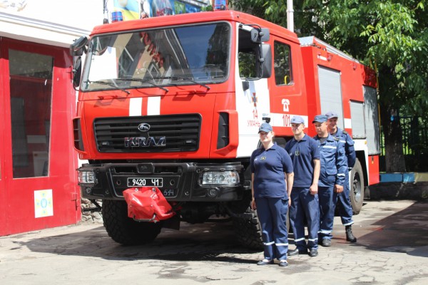 Новий пожежний автомобіль та кошти на придбання обладнання отримали уманські рятувальники