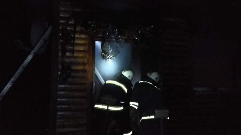 Пожежу в житловому будинку на Чорнобаївщині гасили дві години