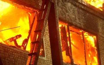 У черкаській дев`ятиповерхівці сталася масштабна пожежа