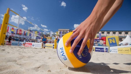Відкритий чемпіонат району з пляжного волейболу відбувся у Каневі.