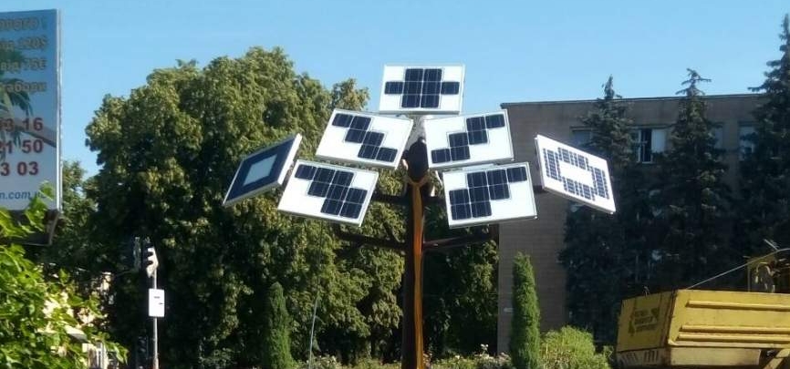 Зарядити телефон від “Сонячного дерева” можуть жителі Черкащини (Фото)