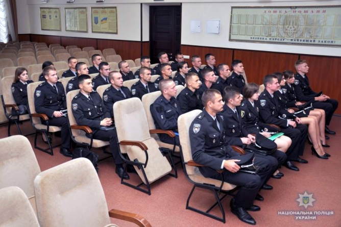 Лави черкаських поліцейських поповнили 34 лейтенанти
