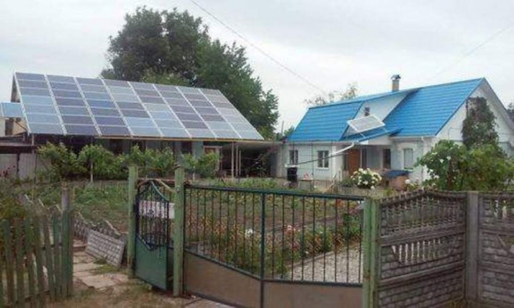 Пенсіонер із Ватутіного облаштував вдома сонячну електростанцію