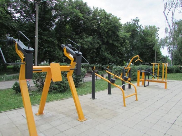 Нові вуличні тренажери з’явилися у шполянському парку (Фото)