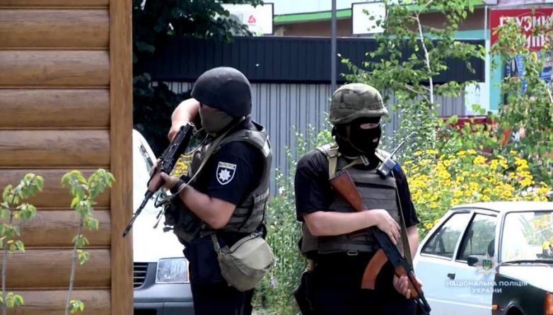 Затримували озброєних зловмисників та визволяли заручників: черкаські поліцейські провели навчання у середмісті