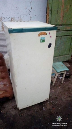 Троє черкащан намагалися збути на металобрухт крадений холодильник