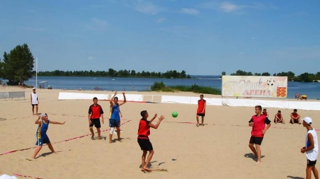На чемпіонаті з пляжного гандболу в Черкасах перемогли команди Херсона та Києва