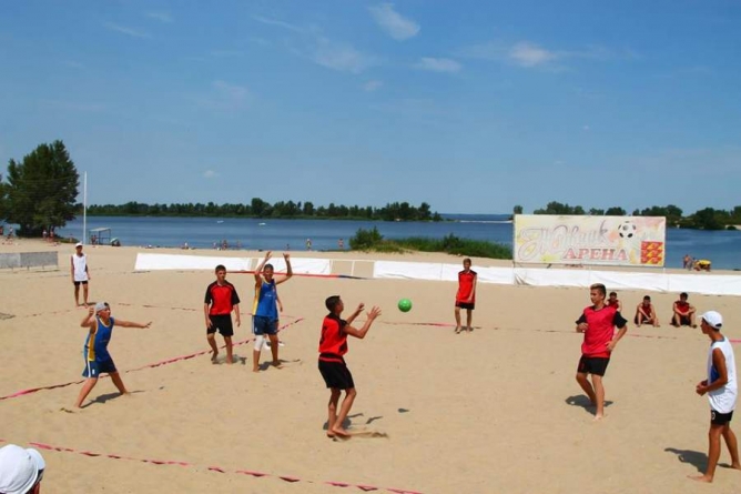 На чемпіонаті з пляжного гандболу в Черкасах перемогли команди Херсона та Києва