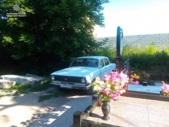 Викрадене авто знайшлося на черкаському цвинтарі
