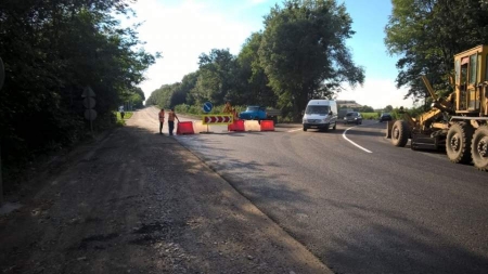 На Уманщині ремонтують дорогу державного значення: водіїв просять рухатися об’їзною