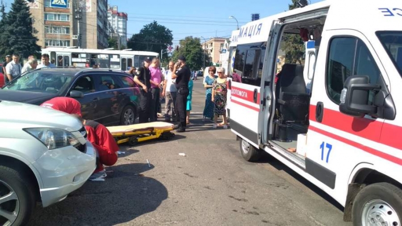 Потерпілому в аварії в центрі Черкас потрібна допомога