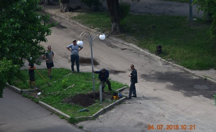 У Черкасах ремонтують освітлення на алеї Путейка (ФОТО)