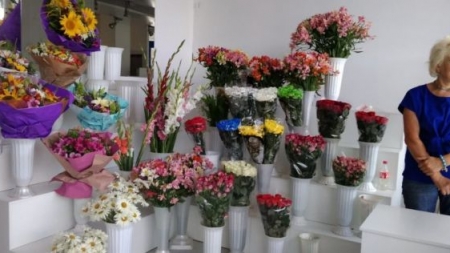Черкаські квіткарі відтепер торгуватимуть у приміщенні біля скверу «Юність» (ВІДЕО)