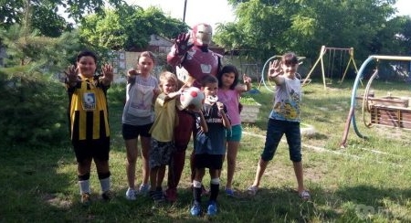 Черкащанин створює костюми супергероїв для допомоги дітям із обмеженими можливостями