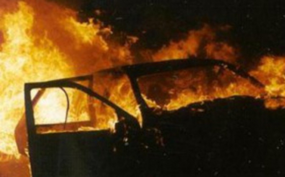 Під час стоянки у Черкасах спалахнув автомобіль