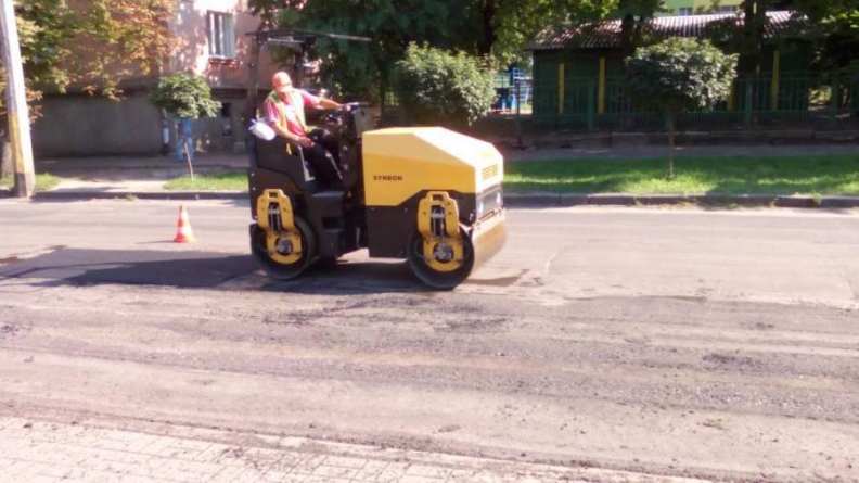 У Черкасах продовжують ремонтувати вулиці (фото)