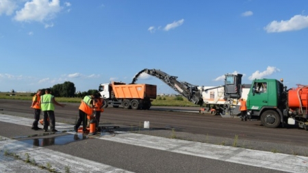 В черкаському аеропорту почали ремонт злітно-посадкової смуги