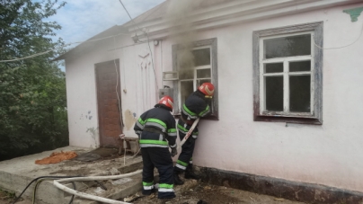 Трирічний хлопчик ледь не спалив дім, поки дорослі займались господарством