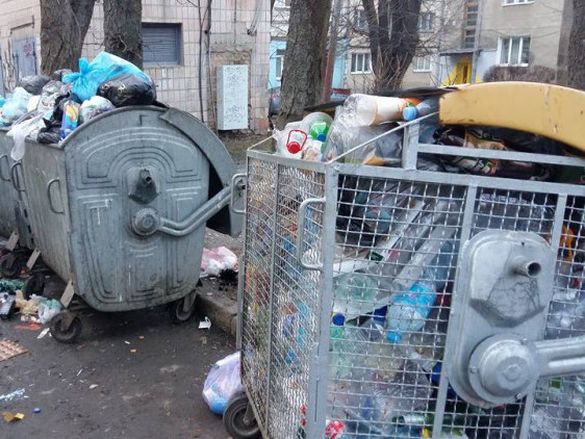 Про причини проблем із вивезенням сміття розповів міський голова Черкас