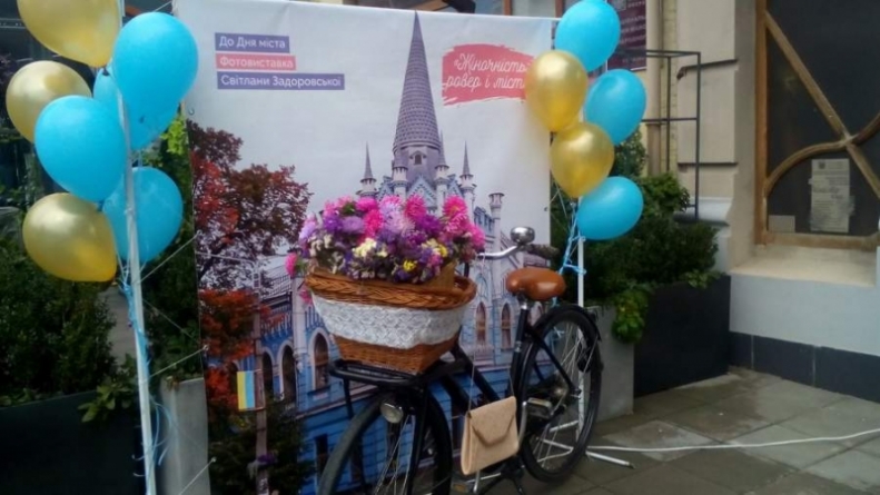 У Черкасах відкрили жіночу велофотовиставку  “Жіночність, ровер і місто”