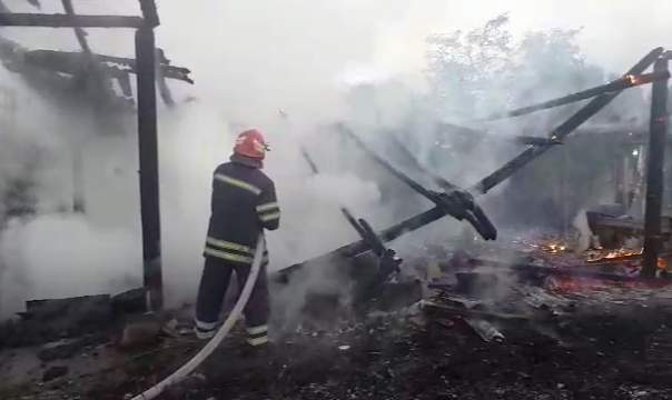 На Черкащині згоріла пилорама (відео)