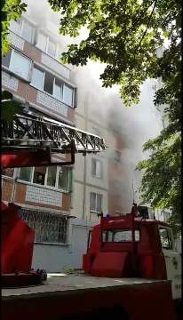 Пожежа в черкаській 9-поверхівці заблокувала людей в квартирах (ФОТО, ВІДЕО)
