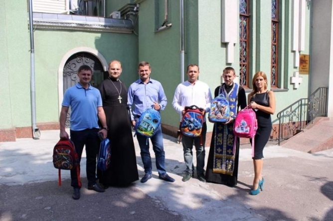 Черкаські «батьківщинівці» долучилися до акції «Ранець доброти»