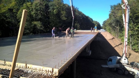 На Черкащині тривають ремонти шляхопроводу і мосту (фото)