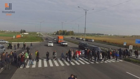 На Черкащині селяни оголосили протест та перекрили трасу Київ-Одеса (відео)