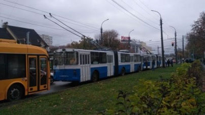 Через аварію в центрі Черкас був заблокований рух тролейбусів (фото)