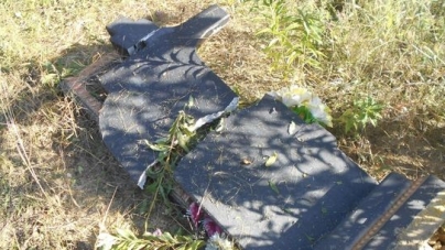 На Черкащині вандали розгромили кладовище (фото)