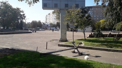 Вандали понівечили ліхтар у Черкасах (фотофакт)