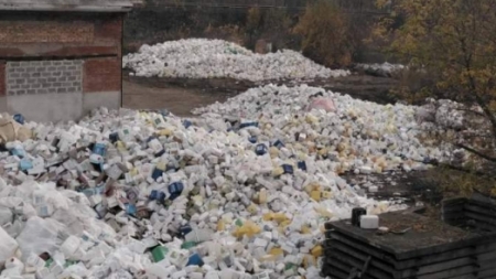 Городище отруюють гори токсичного сміття