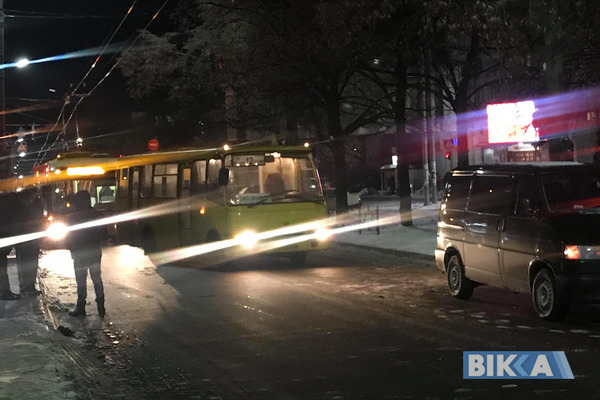 ДТП в Черкасах: маршрутка зіштовхнулася з мікроавтобусом (фото)