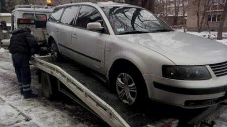 У Черкасах відшукали авто, яке протаранило машину і паркан (фото)