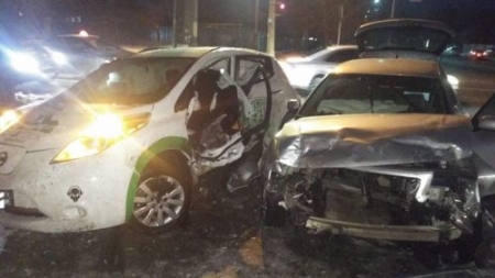 У Черкасах зіштовхнулися дві автівки: водій та пасажир травмовані