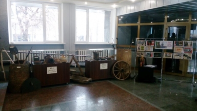 До роковин Голодомору у Черкаській міськраді діє виставка