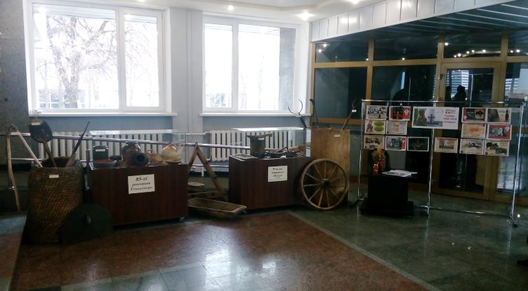 До роковин Голодомору у Черкаській міськраді діє виставка