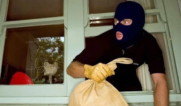 Крадію-домушнику оголосили підозру