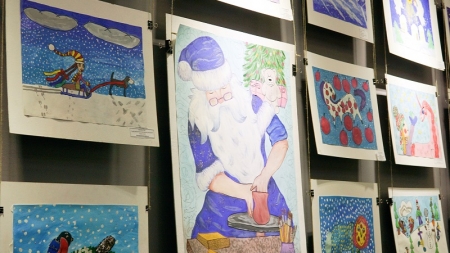 У Черкасах талановиті діти презентували свою творчість на виставці “Зимова казка”