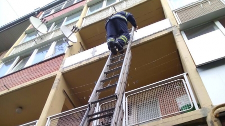 У Черкасах рятувальники допомагають громадянам потрапляти до зачинених квартир